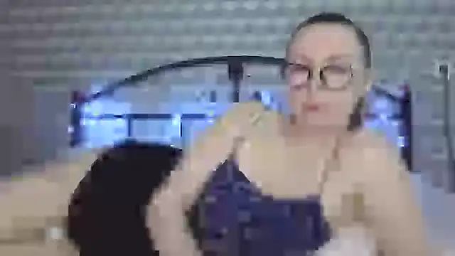 Snapshot of _Leslyy_Solo_1 chatting on February 17, 1:22 pm Leslyy Solo 1 online show from February 17, 1:22 pm