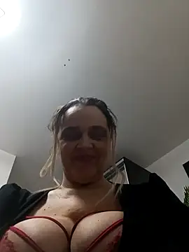 hugebobbs online show from February 11, 7:41 am