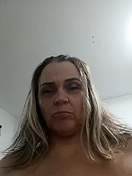 hugebobbs online show from December 23, 7:51 am