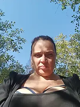 hugebobbs online show from July 17, 3:31 pm