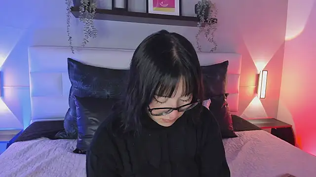 sofi bakerr online show from February 12, 11:32 am