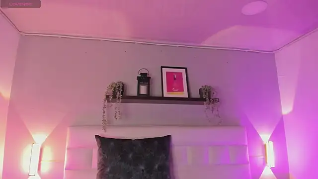 sofi bakerr online show from April 14, 11:37 am