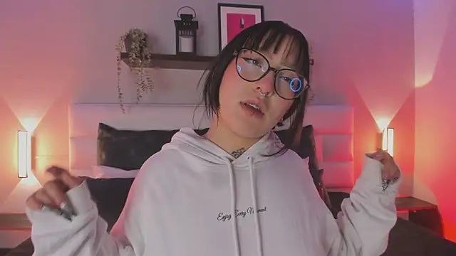 sofi bakerr online show from April 2, 11:39 am