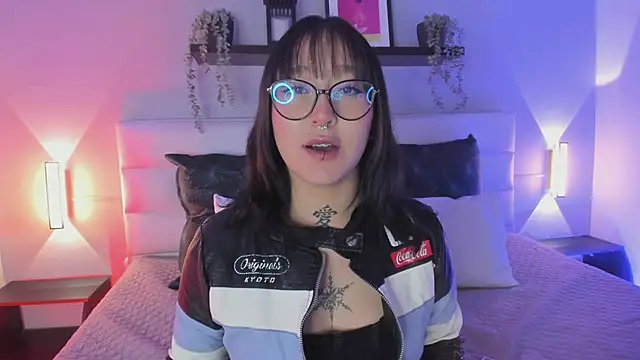 sofi bakerr online show from April 16, 11:33 am