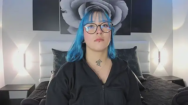 Snapshot of sofi_bakerr chatting on December 3, 11:42 am sofi bakerr online show from December 3, 11:42 am