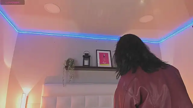 sofi bakerr online show from April 1, 12:06 pm