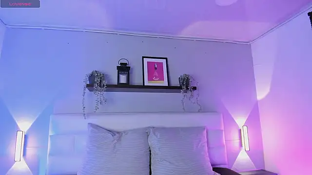 sofi bakerr online show from February 6, 12:01 pm