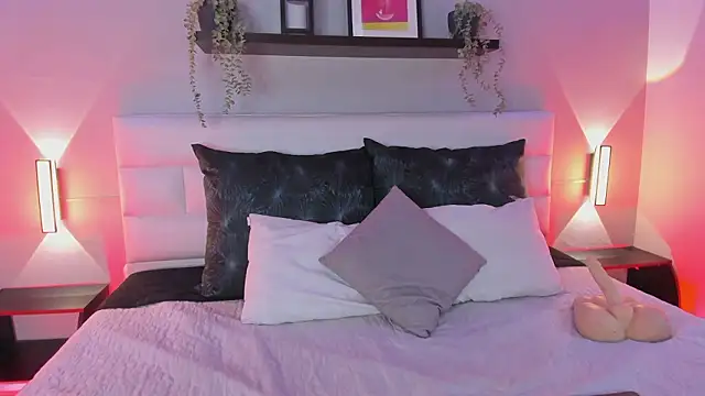 sofi bakerr online show from March 12, 7:07 pm