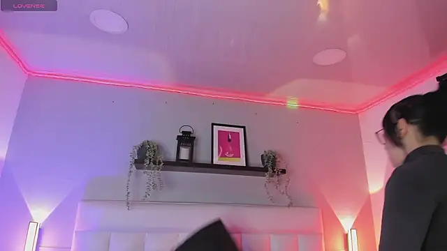 sofi bakerr online show from February 24, 11:33 am