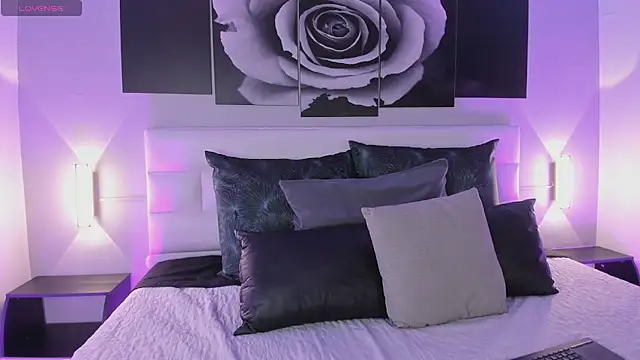 sofi bakerr online show from October 1, 11:36 am