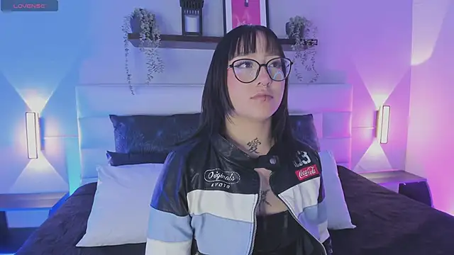 sofi bakerr online show from March 25, 11:31 am