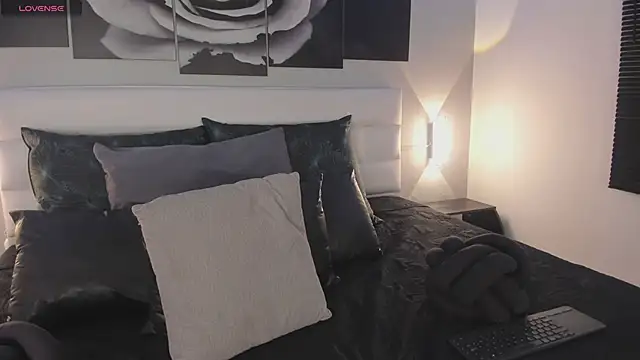 Snapshot of sofi_bakerr chatting on November 3, 11:36 am sofi bakerr online show from November 3, 11:36 am