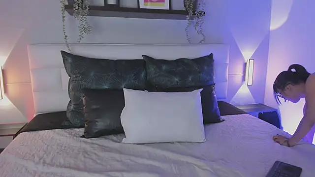 sofi bakerr online show from February 13, 11:43 am