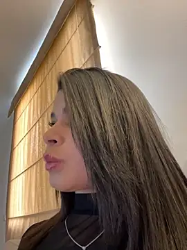 Snapshot of DaryRos chatting on October 7, 9:05 pm DaryRos online show from October 7, 9:05 pm