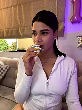 Snapshot of DaryRos chatting on January 15, 11:30 pm DaryRos online show from January 15, 11:30 pm