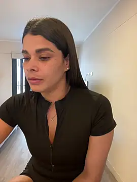 Snapshot of DaryRos chatting on February 13, 10:10 pm DaryRos online show from February 13, 10:10 pm