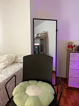 Snapshot of DaryRos chatting on March 16, 7:27 pm DaryRos online show from March 16, 7:27 pm