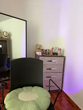 Snapshot of DaryRos chatting on March 3, 9:37 pm DaryRos online show from March 3, 9:37 pm