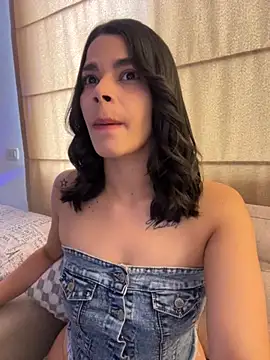 Snapshot of DaryRos chatting on December 2, 9:27 pm DaryRos online show from December 2, 9:27 pm