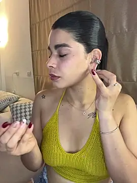 Snapshot of DaryRos chatting on February 19, 11:34 pm DaryRos online show from February 19, 11:34 pm