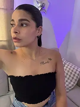 Snapshot of DaryRos chatting on February 16, 9:34 pm DaryRos online show from February 16, 9:34 pm