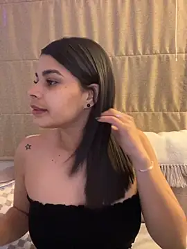 Snapshot of DaryRos chatting on October 10, 11:27 pm DaryRos online show from October 10, 11:27 pm