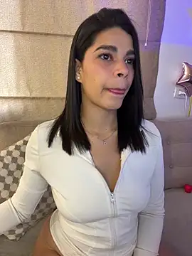 Snapshot of DaryRos chatting on February 12, 10:53 pm DaryRos online show from February 12, 10:53 pm