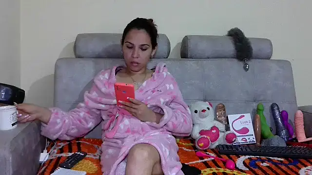 Snapshot of PenelopeHot_91 chatting on February 13, 8:55 pm PenelopeHot 91 online show from February 13, 8:55 pm
