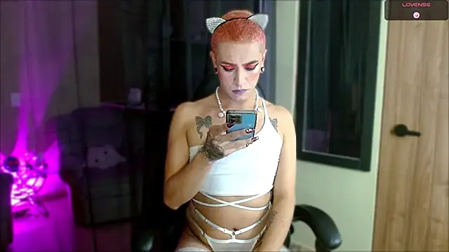 tevenwhiite online show from November 26, 1:27 am