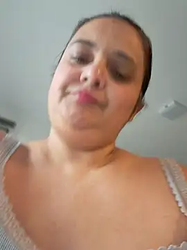 sarahhh1987 online show from October 19, 8:39 am