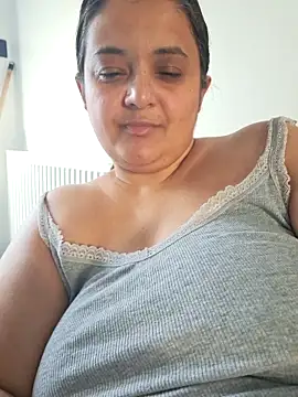 sarahhh1987 online show from November 1, 8:30 am