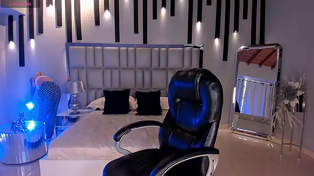 HannaConnor  online show from April 3, 7:42 pm