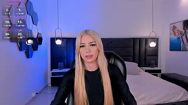 HannaConnor  online show from May 4, 8:33 pm
