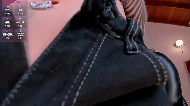 HannaConnor  online show from April 15, 4:40 am