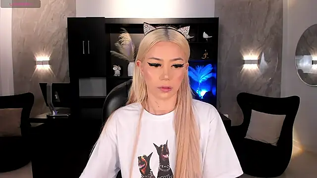 HannaConnor  online show from November 4, 8:34 pm