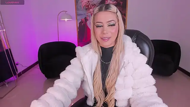 HannaConnor  online show from March 3, 9:00 pm