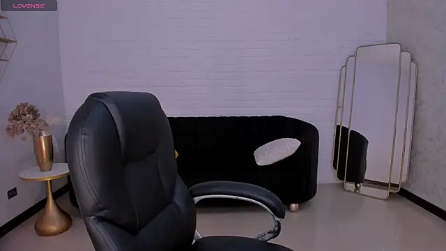 HannaConnor  online show from September 20, 8:25 pm