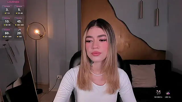 ViolettHansson online show from February 7, 11:51 am