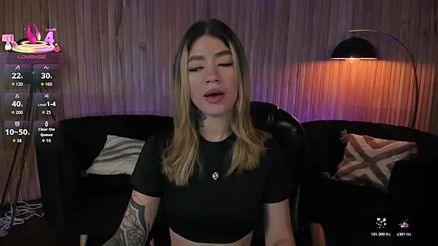 ViolettHansson online show from March 1, 10:37 am