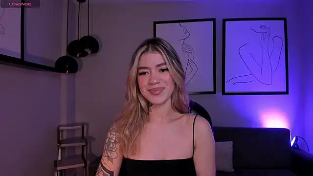 ViolettHansson online show from November 15, 11:36 am