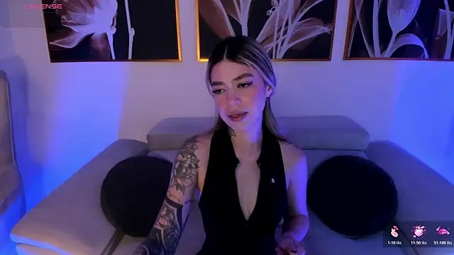 Snapshot of ViolettHansson chatting on July 10, 10:48 am ViolettHansson online show from July 10, 10:48 am