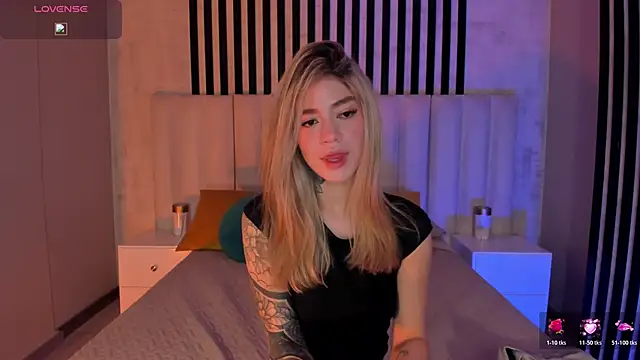 Snapshot of ViolettHansson chatting on June 17, 10:36 am ViolettHansson online show from June 17, 10:36 am