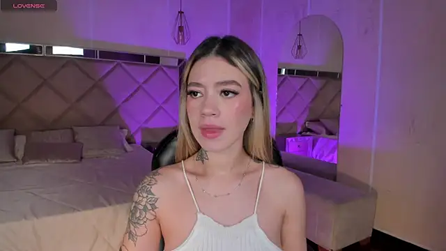 ViolettHansson online show from January 12, 7:09 pm