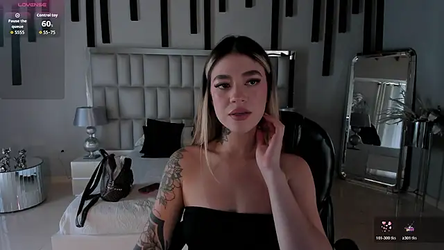 ViolettHansson online show from February 17, 7:11 pm