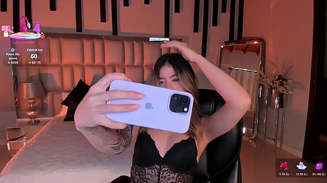 ViolettHansson online show from November 4, 6:22 pm