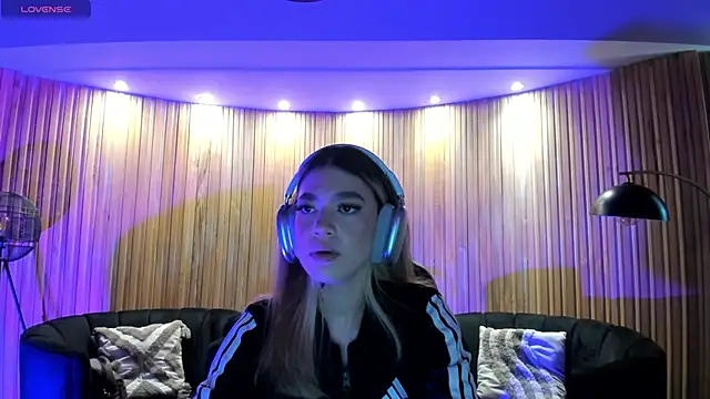 ViolettHansson online show from March 12, 6:12 pm