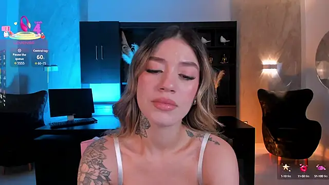 Snapshot of ViolettHansson chatting on October 1, 6:34 pm ViolettHansson online show from October 1, 6:34 pm