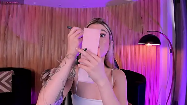 ViolettHansson online show from November 13, 8:02 pm