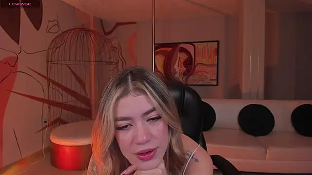 ViolettHansson online show from November 22, 11:53 am