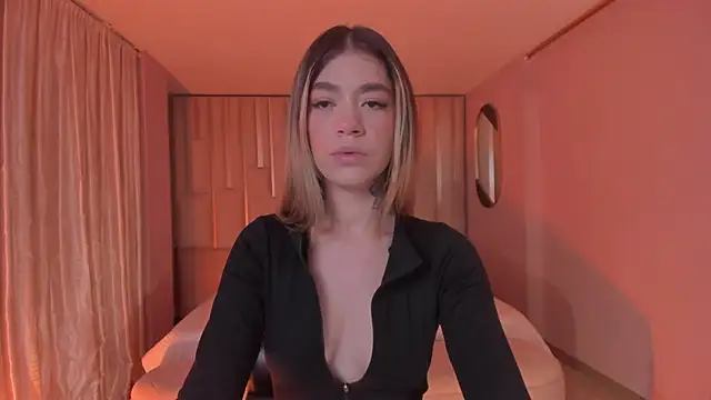 ViolettHansson online show from April 1, 8:48 am